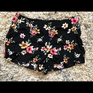 Zipper floral shorts